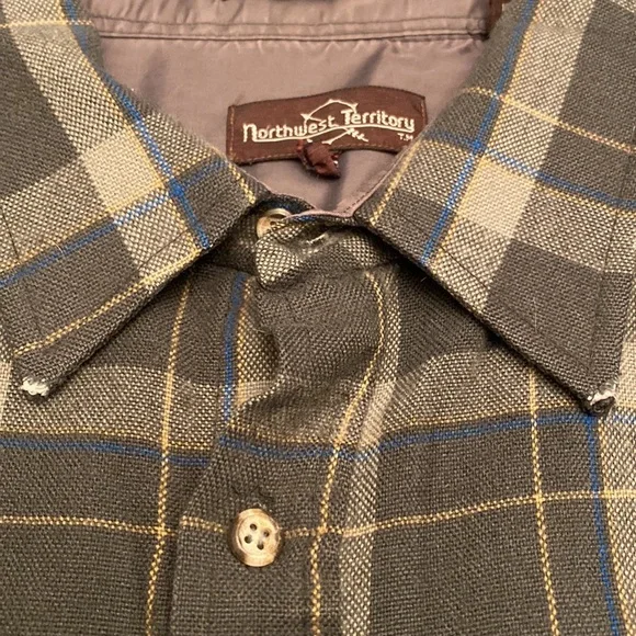 Men’s flannel like shirt. Double pocket placket front. Size XL. - Picture 9 of 9